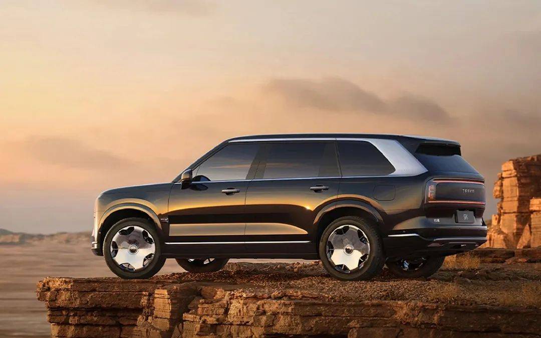 蔚來ES8“變大”、吉利銀河M9“降級(jí)”,暗藏車市玄機(jī)?