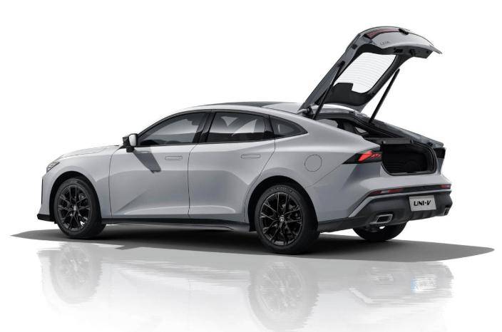 敲!現在燃油車長這樣了?2.0T,有賽道模式,賣10萬!