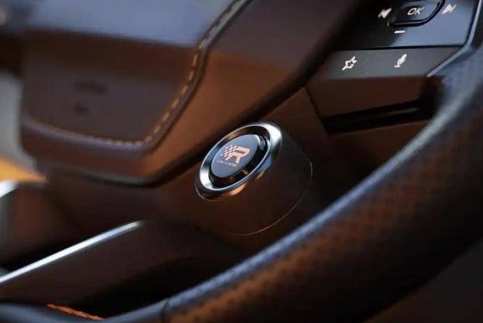 敲!現在燃油車長這樣了?2.0T,有賽道模式,賣10萬!