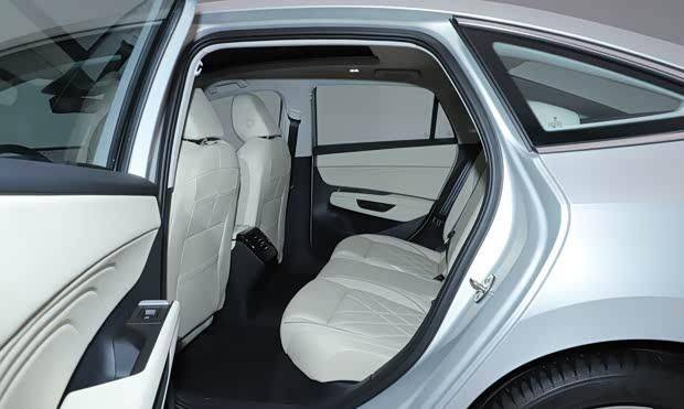 一汽-大眾速騰L正式發布:軸距加長 設計全面革新