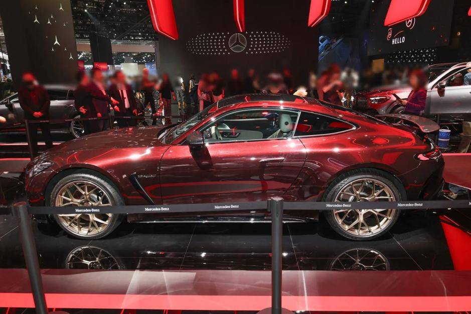 200萬的大V8,奔馳AMG GT,但是連小米都跑不過