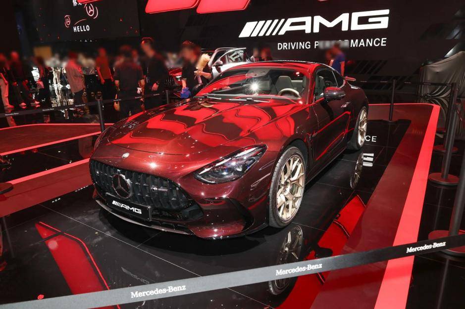 200萬的大V8,奔馳AMG GT,但是連小米都跑不過