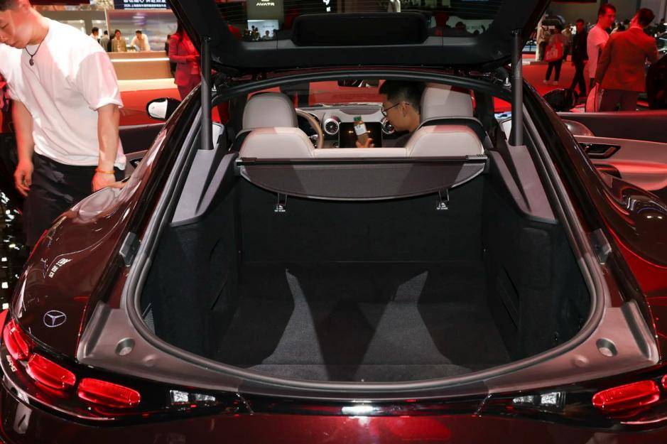 200萬的大V8,奔馳AMG GT,但是連小米都跑不過