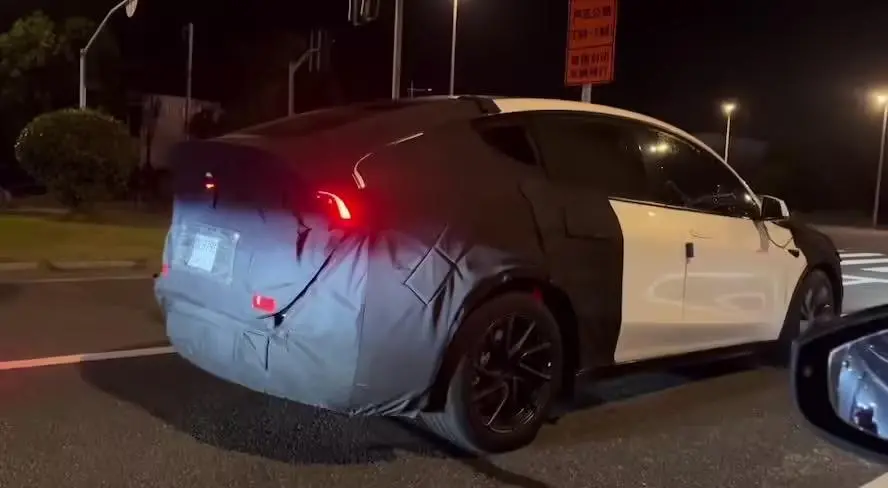 特斯拉Model Y L測試車諜照曝光,預計9月份左右交付