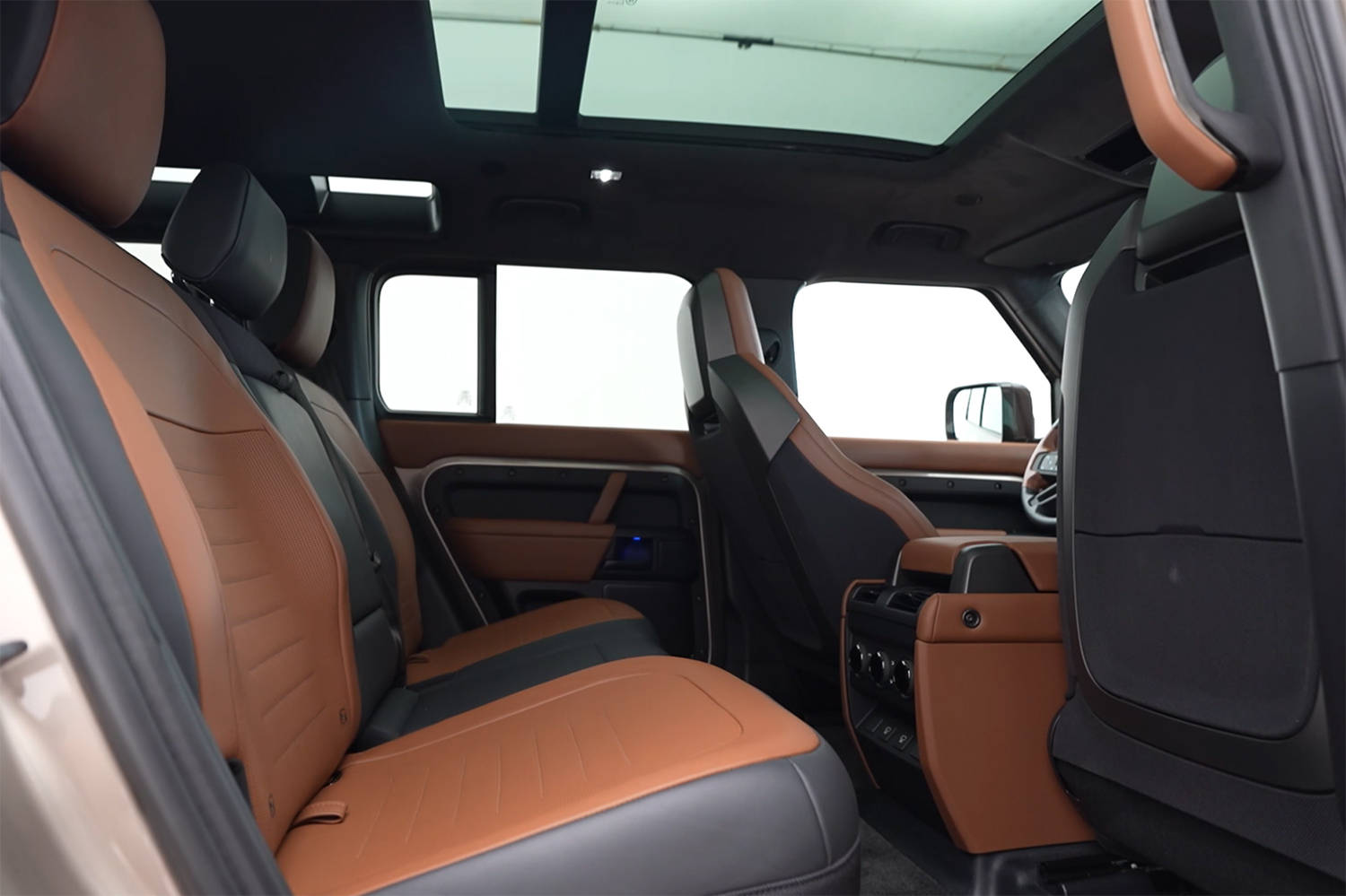 路虎衛(wèi)士全新旗艦型號發(fā)布 從現(xiàn)在起忘掉“G63”吧