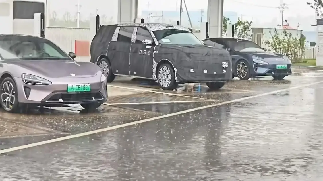 小米“昆侖N3”偽裝車諜照曝光,預計今年底或明年初發布