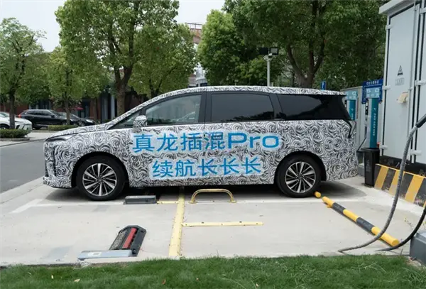 別克全新GL8陸尊諜照曝光:同級唯一5C超充10%-65%僅需15分鐘 別克全新GL8陸尊諜照曝光:同級唯一5C超充 10%-65%僅需15分鐘