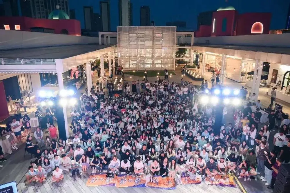 商場追星記:圈明星的粉,做自己的生意