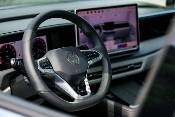 中大型SUV市場新猛將:新款攬境售26.99萬起,動力油耗雙優化!