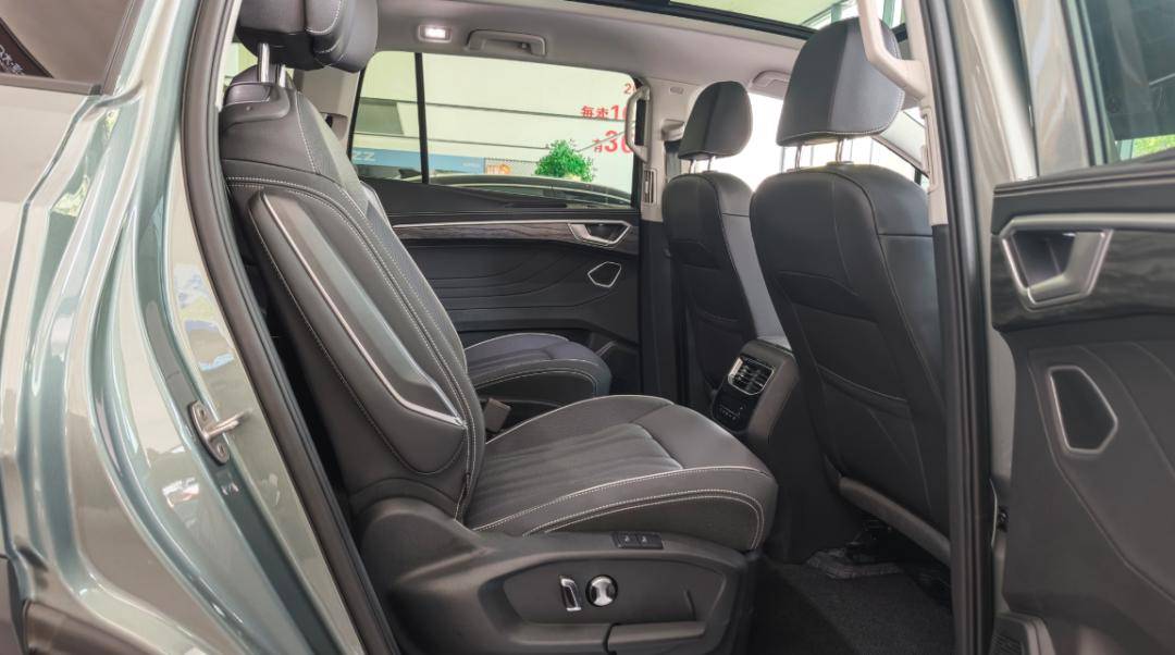 26.99萬元起,全新攬境:6座/7座可選,配2.0T“機皇”