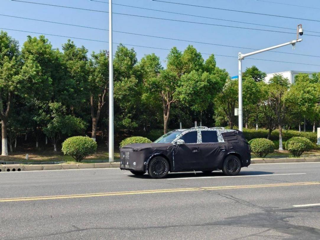 嵐圖用兩張前臉照,攪動了8月的汽車圈