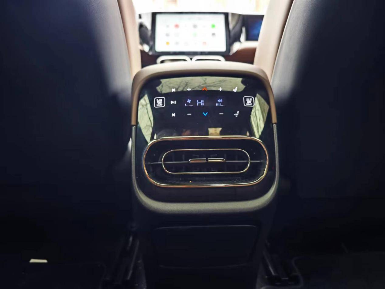 增程版純電續航冠軍,性價比超值的中大型家轎零跑C01