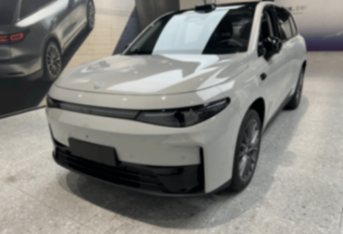 零跑C10高性能版預告,最大585馬力,太刺激了