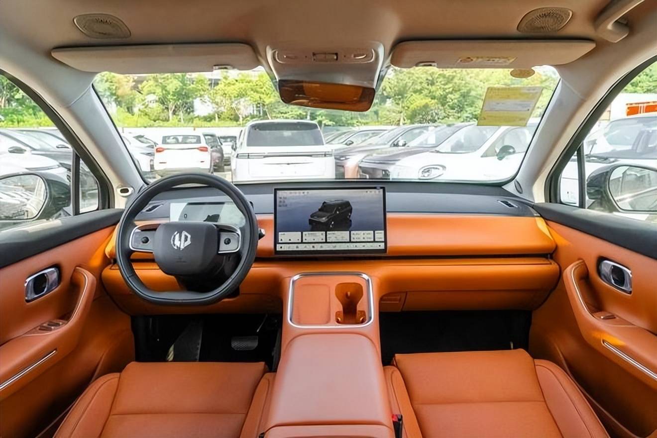 零跑首款大型MPV來(lái)襲!被譽(yù)為“半價(jià)理想”,這回又能大賣(mài)?