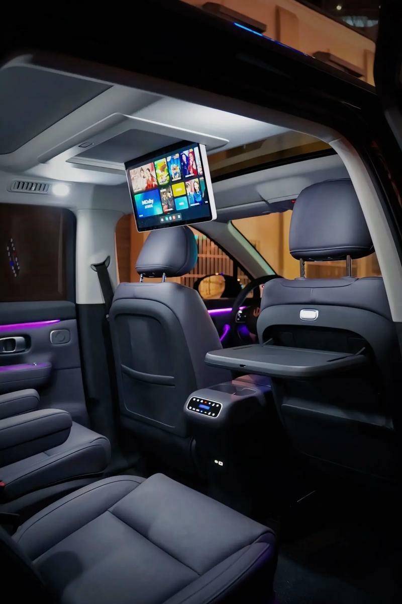 零跑首款大型MPV來(lái)襲!被譽(yù)為“半價(jià)理想”,這回又能大賣(mài)?