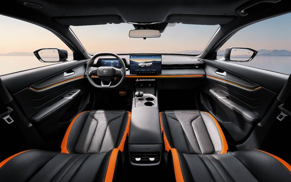 9.79萬(wàn)元掀桌子:當(dāng)?shù)谌鶸NI-V把“轎跑”打成日用品,合資車(chē)企再無(wú)護(hù)城河!