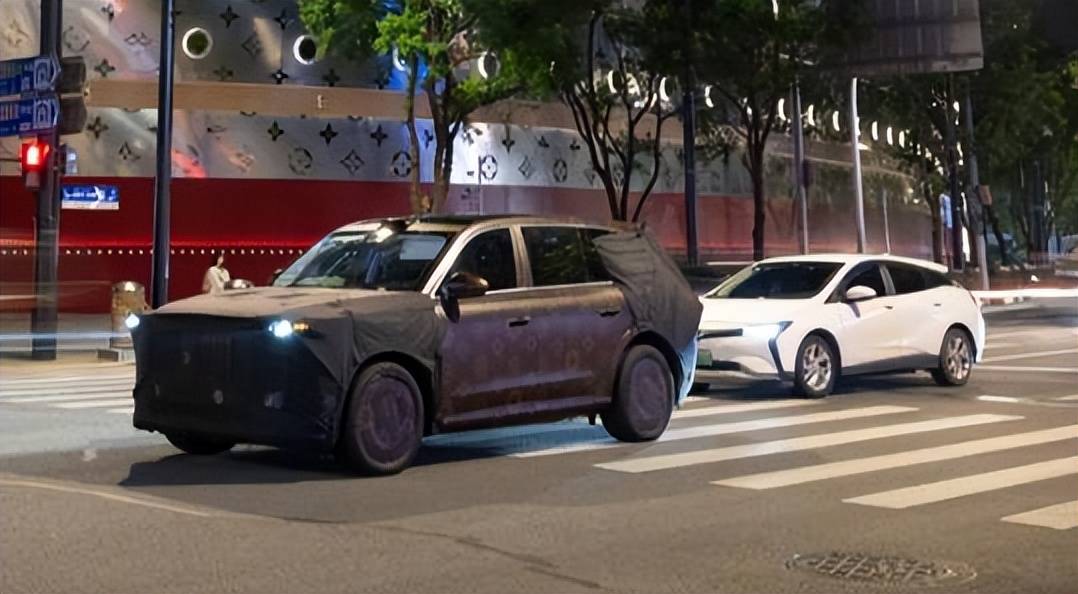 嵐圖大型SUV要來了!配四激光雷達+華為乾崑智駕,能好賣?