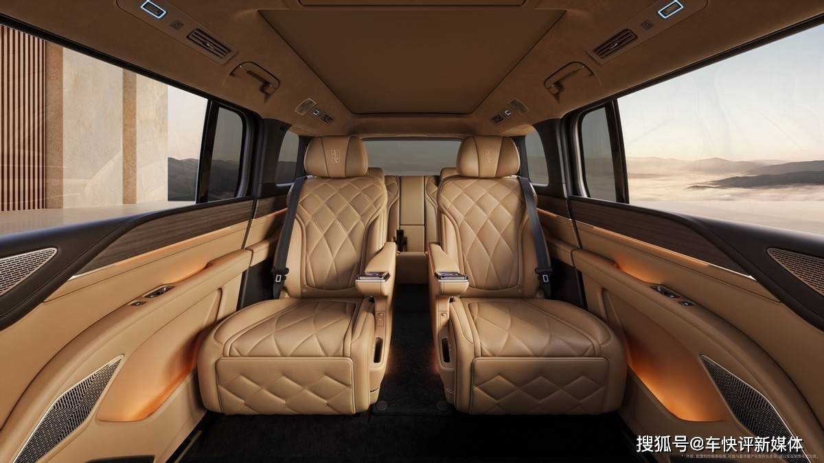 仰望攜黃金雙“鼎”全車系亮相成都車展,以極致技術(shù)詮釋頂級豪華