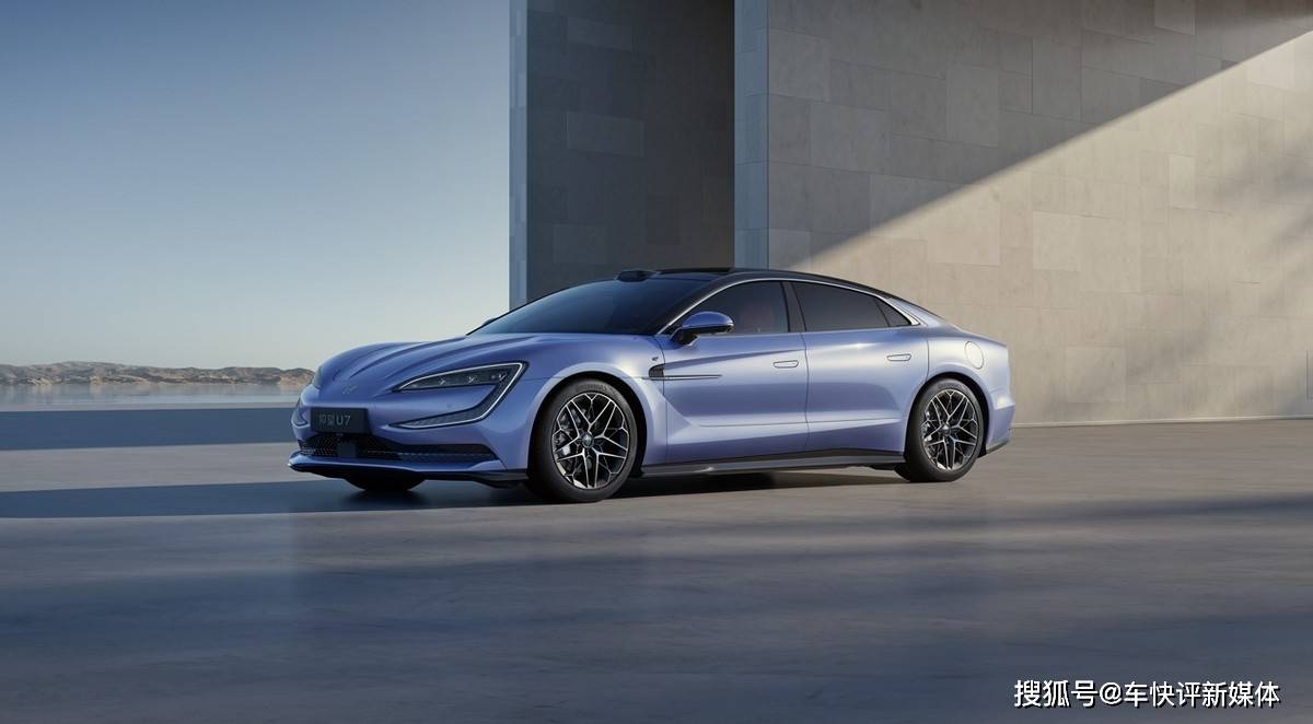 仰望攜黃金雙“鼎”全車系亮相成都車展,以極致技術(shù)詮釋頂級豪華