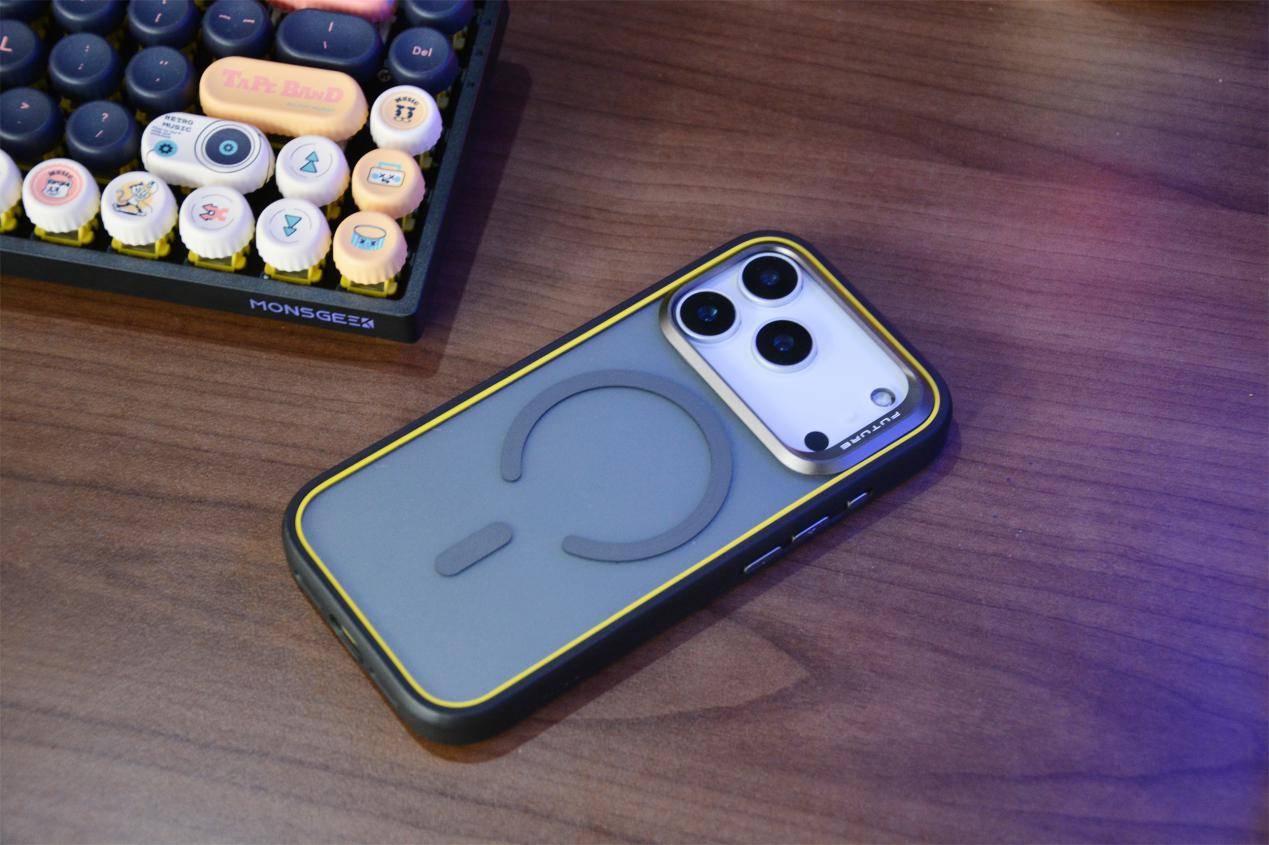 完美適配iPhone17新機,【非牛頓流體】P4U黑科技主動防摔,奧海手機新殼來了