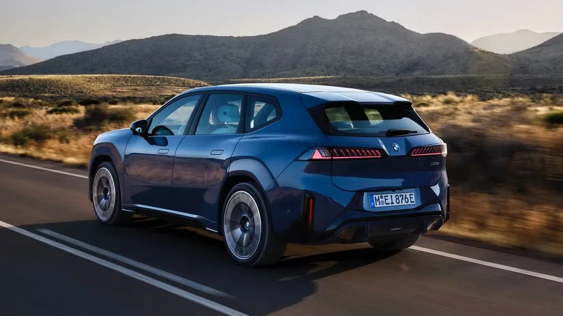 寶馬iX3宣傳片現(xiàn)神秘四門電動(dòng)轎車,融合i8與Neue Klasse設(shè)計(jì)
