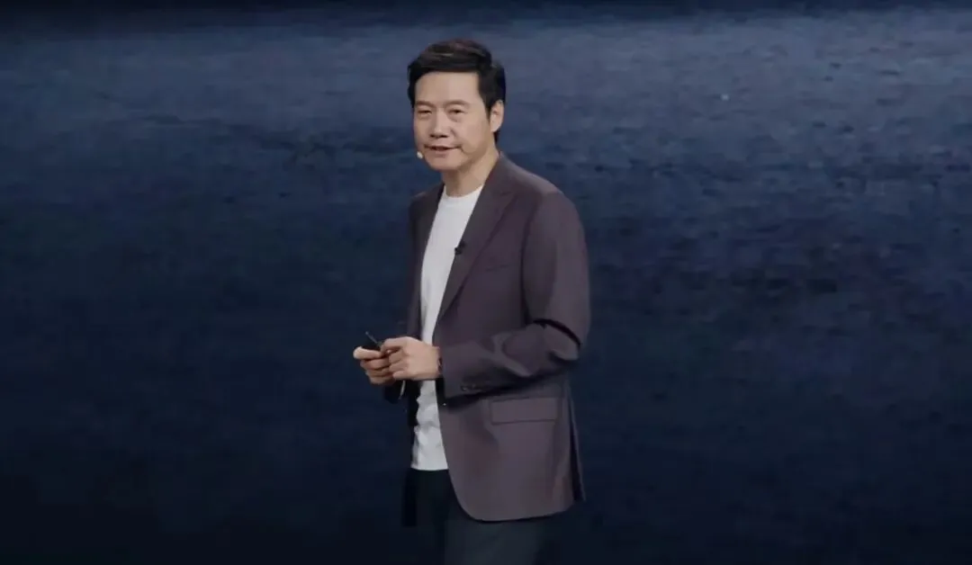 55歲雷軍,2小時演講后持續高能量輸出,又說了這些關鍵信息