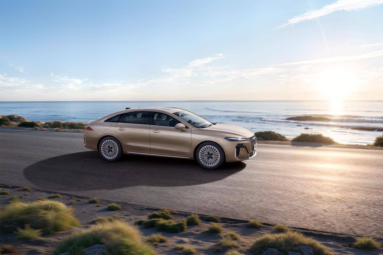 政策紅利與長續航對決:榮威M7 DMH如何重塑10萬級混動市場格局?