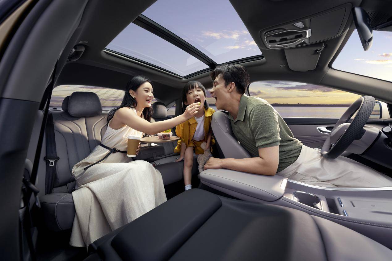 政策紅利與長續航對決:榮威M7 DMH如何重塑10萬級混動市場格局?