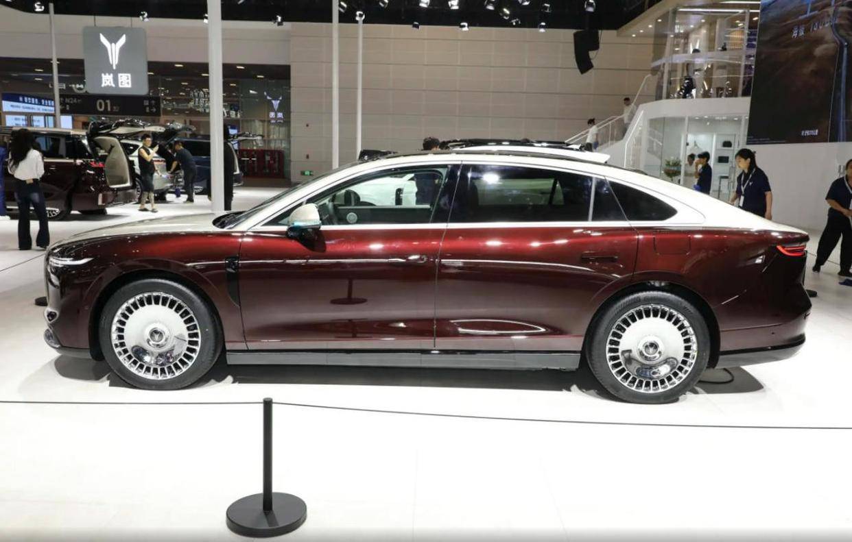 嵐圖追光L對比現(xiàn)款追光,加長1厘米也叫L?這些配置大改