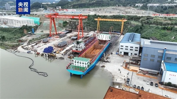全球最大內(nèi)河萬噸級純電動運輸船下水:2.4萬度電 續(xù)航500公里 全球最大內(nèi)河萬噸級純電動運輸船下水:2.4萬度電 續(xù)航500公里